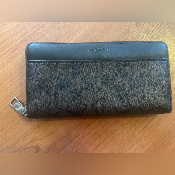 Coach Wallet - Picture 8 of 10